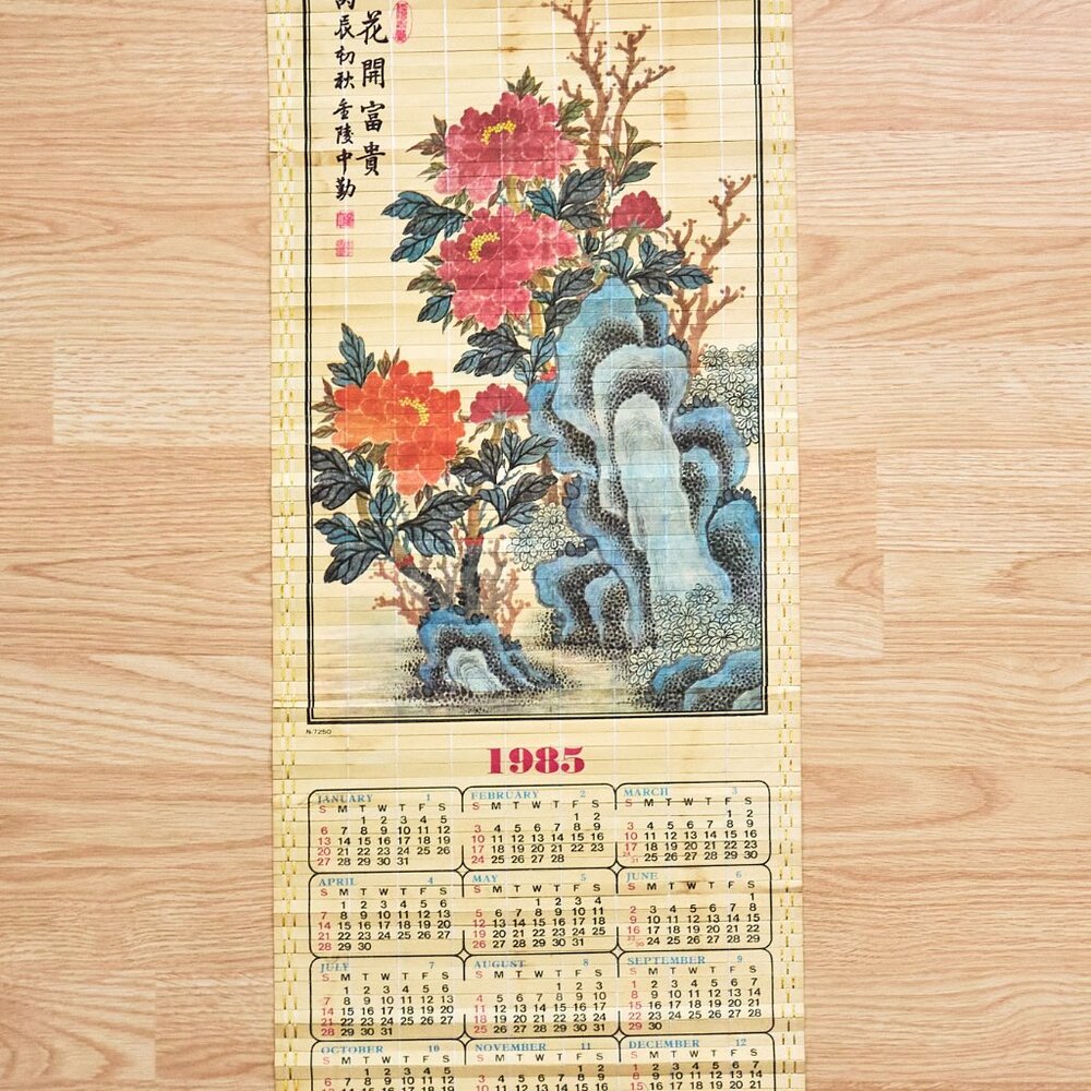 Chinese Bamboo Scroll Calendar 1985, Flowers motif